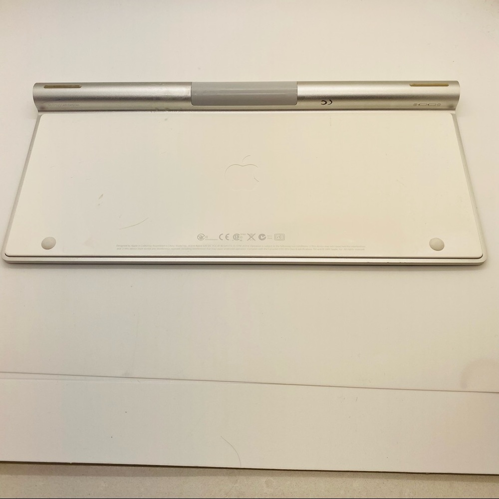 Apple Wireless Keyboard A1314 Battery Powered. Connect via Bluetooth. EUC - Picture 2 of 8